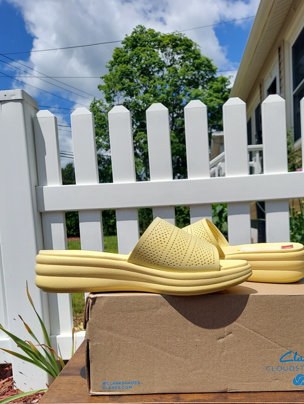 Clarks Cloudsteppers Pastel Yellow Slide Sandals Women's Size 8M NWT Athleisure - Picture 5 of 12
